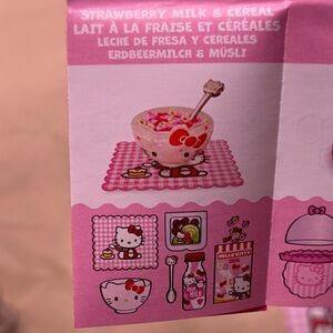 Miniverse Hello Kitty Strawberry Milk & Cereal
